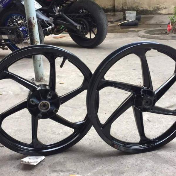 Chai xịt sơn xe Samurai màu đen bóng 30/109 400ml