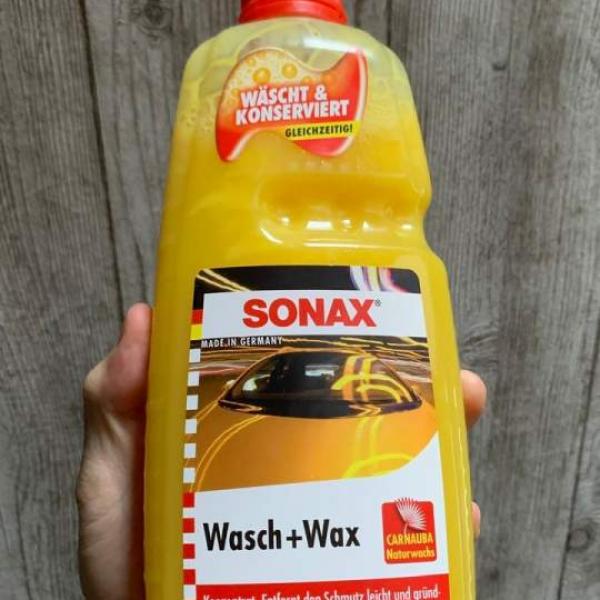 Nước rửa xe và tạo độ bóng sơn xe Sonax Wasch & Wax 313341 1L